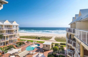 Гостиница Crystal Beachfront Apartments  Серферс-Парадайс